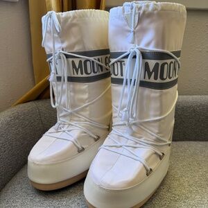 Moonboots ICON WHITE NYLON BOOTS $210 39/41 NWT